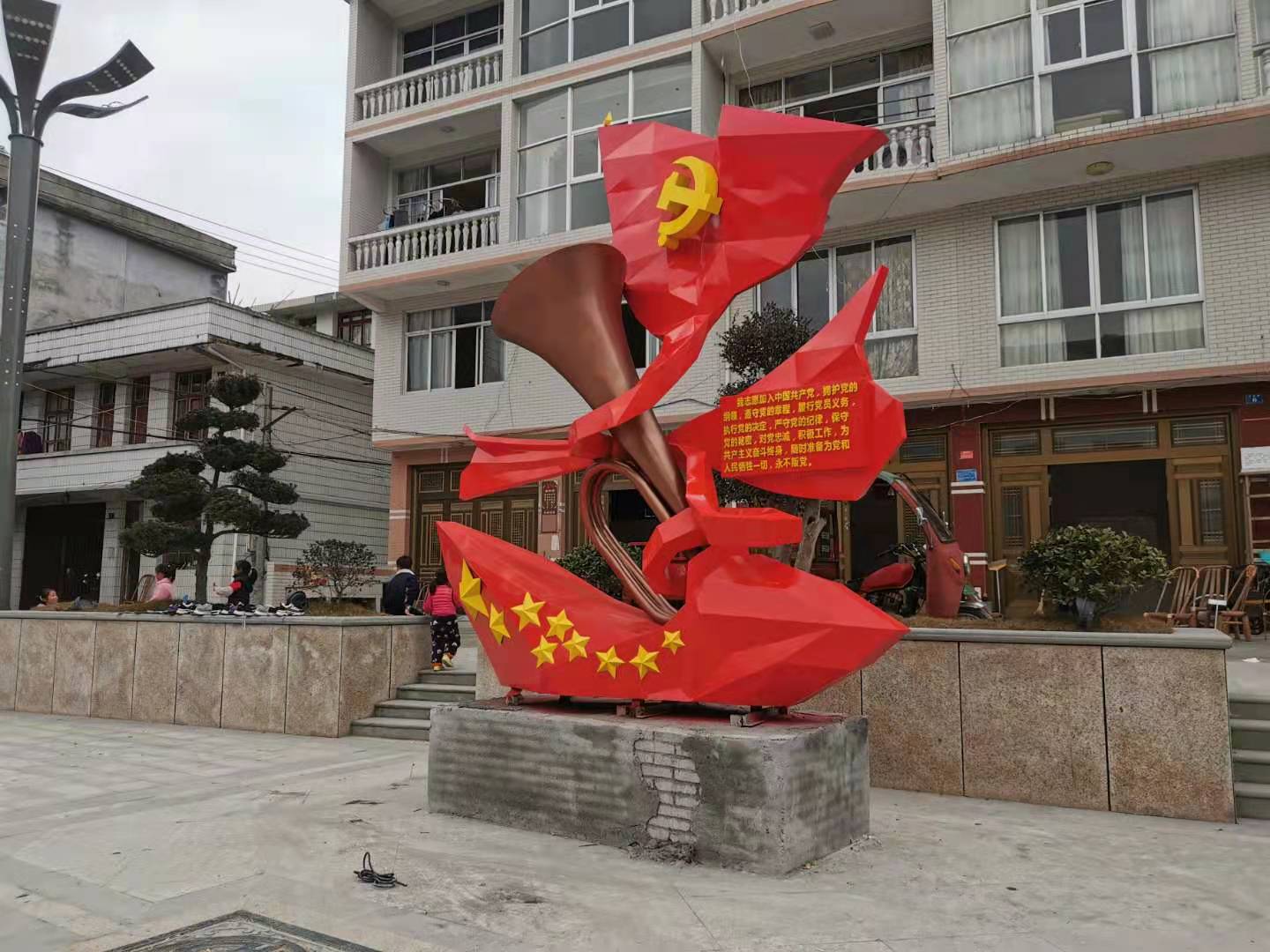 雕塑藝術中，哪些作品最能體現情感？