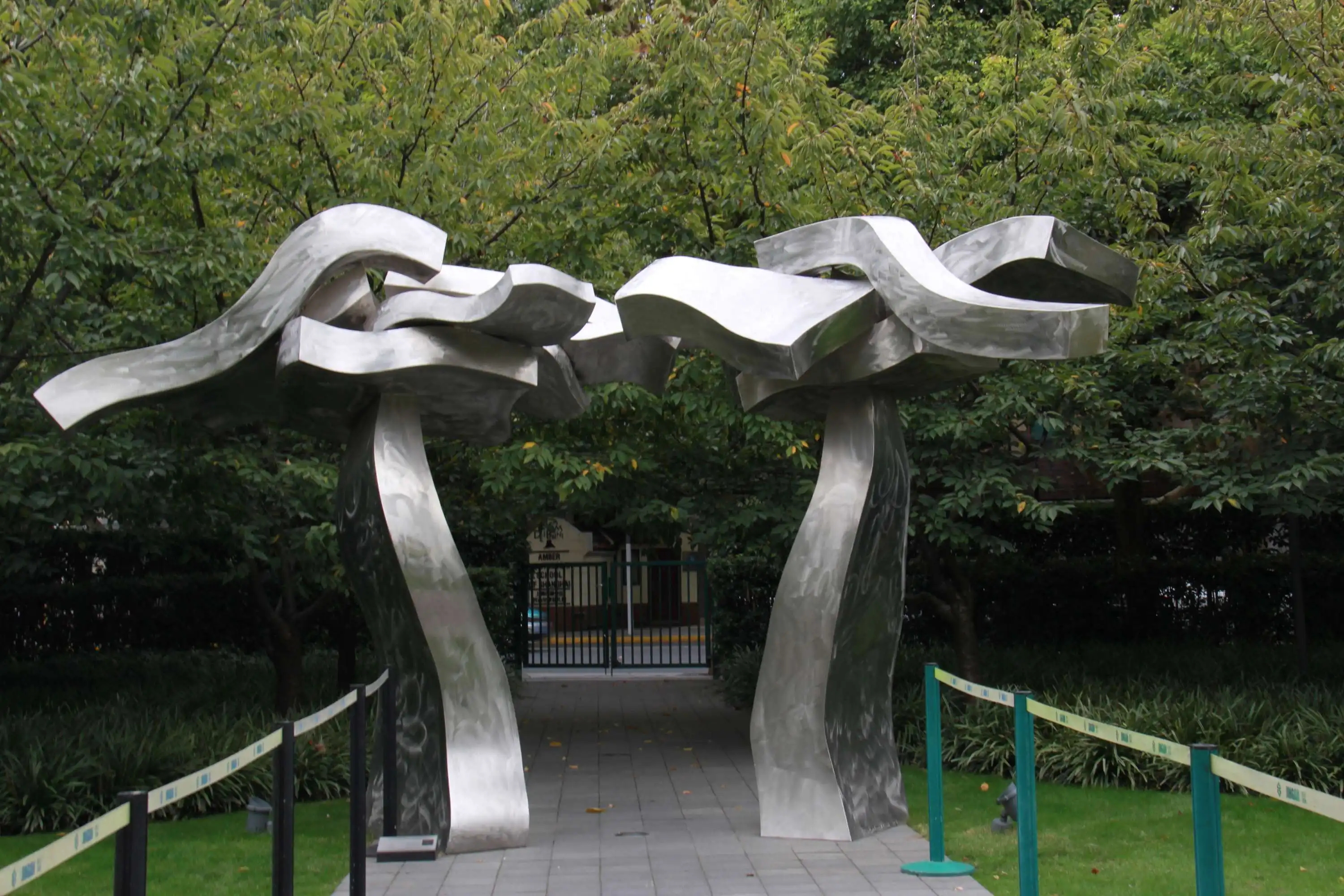 眾象雕塑 · 玻璃鋼雕塑的優缺點