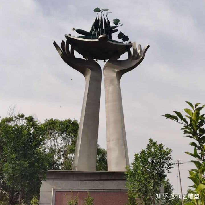 如何選擇合適的鑄銅雕塑擺放位置?